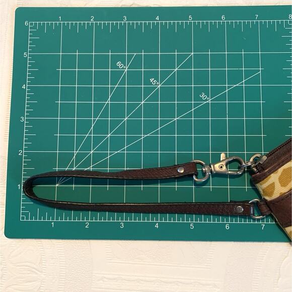 Fossil Key Per Coated Canvas Giraffe Yellow Wristlet Wallet Keyhole Logo - Picture 7 of 7